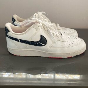 Nike shows, women’s size 10, pink, black, white